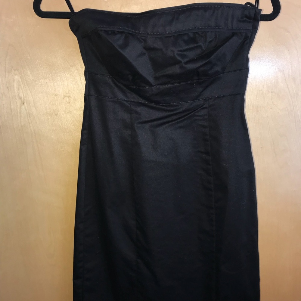 BLACK STRAPLESS DRESS
